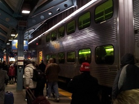 Crowd at Ogilvie getting on the Metra